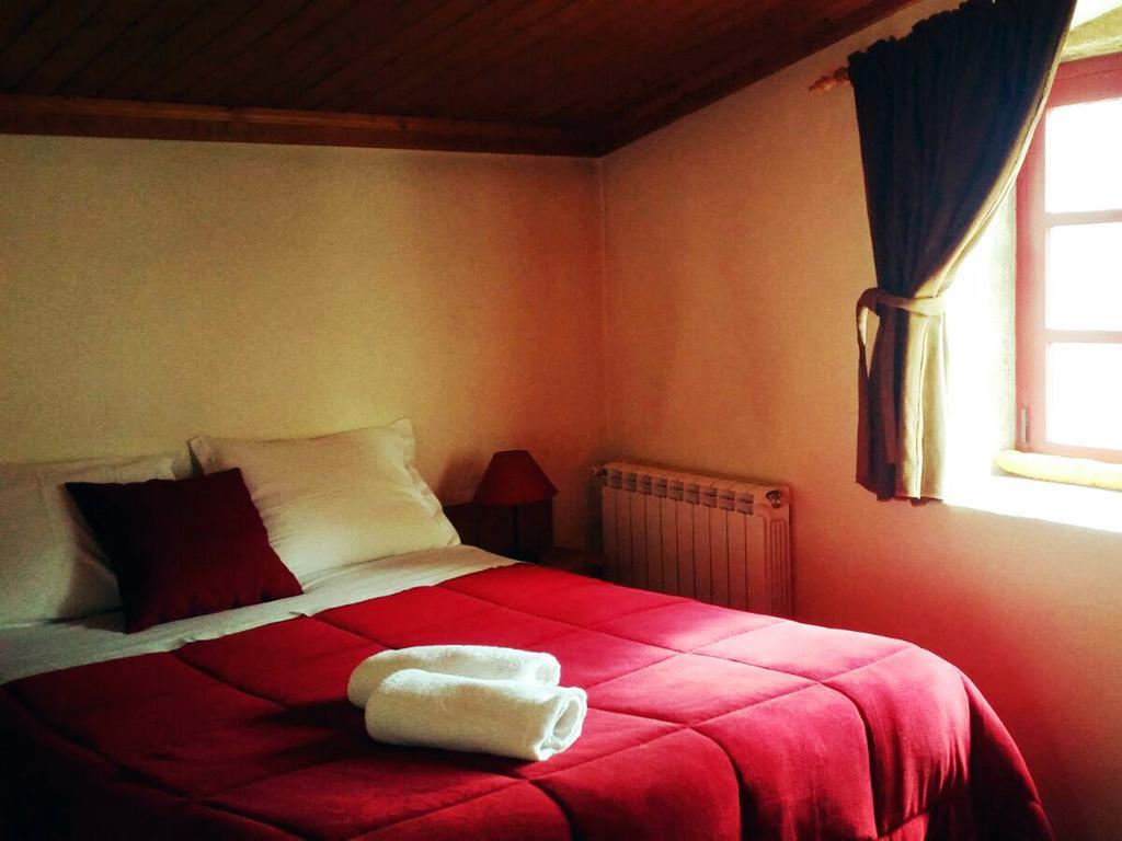 Casas Da Ribeira Guest House Сейя Екстериор снимка